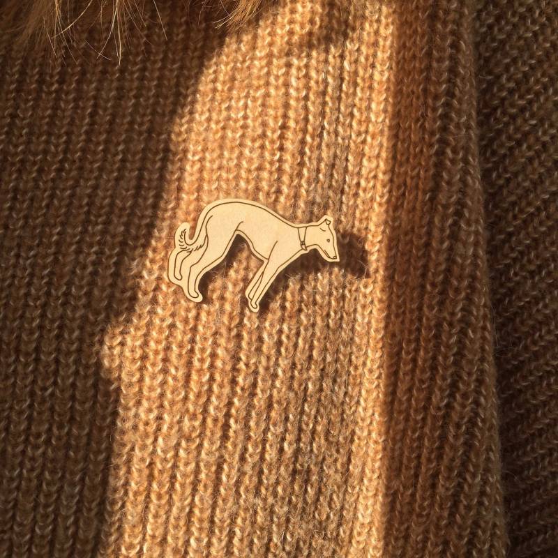 Whippet Brosche - Designed By Katie Whittaker Whippet Brosche - Designed By Katie Whittaker von KatieWhittakerDesign