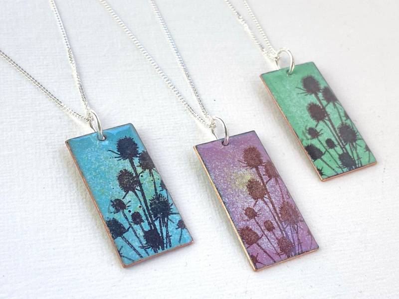 Karden Emaille Anhänger. Von Der Natur Inspirierter Schmuck. Blumen Sommer Schmuck Karden Emaille Anhänger. Von Der Natur Inspirierter Schmuck. Blumen Sommer Schmuck von Katiejohnstonmaker