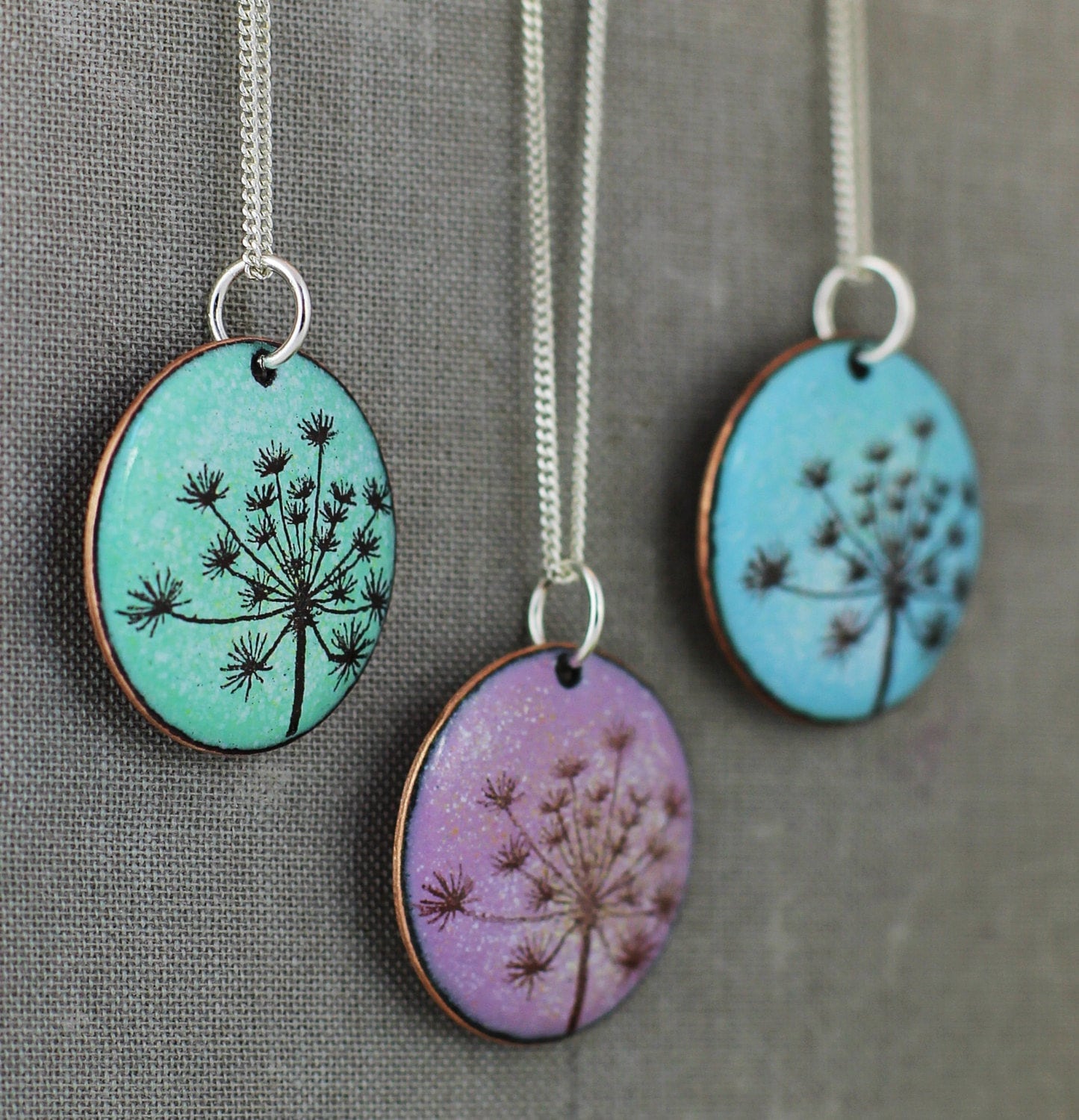 Kuh Petersilie Emaille Anhänger - Natur Inspirierter Schmuck Kuh Petersilie Emaille Anhänger - Natur Inspirierter Schmuck von Katiejohnstonmaker