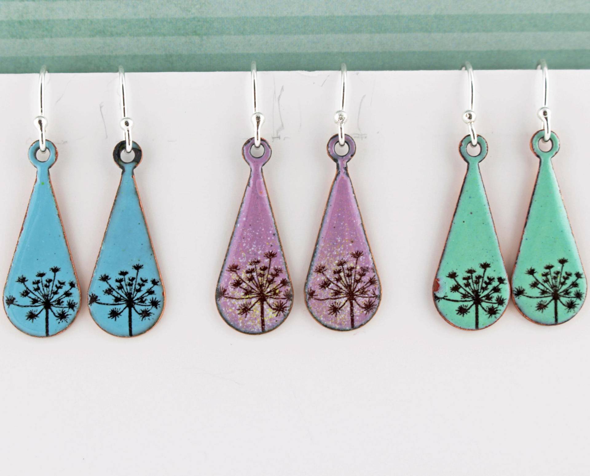 Kuh Petersilie Emaille Tropfen Ohrringe. Und Kupfer Blumen Schmuck Kuh Petersilie Emaille Tropfen Ohrringe. Und Kupfer Blumen Schmuck von Katiejohnstonmaker