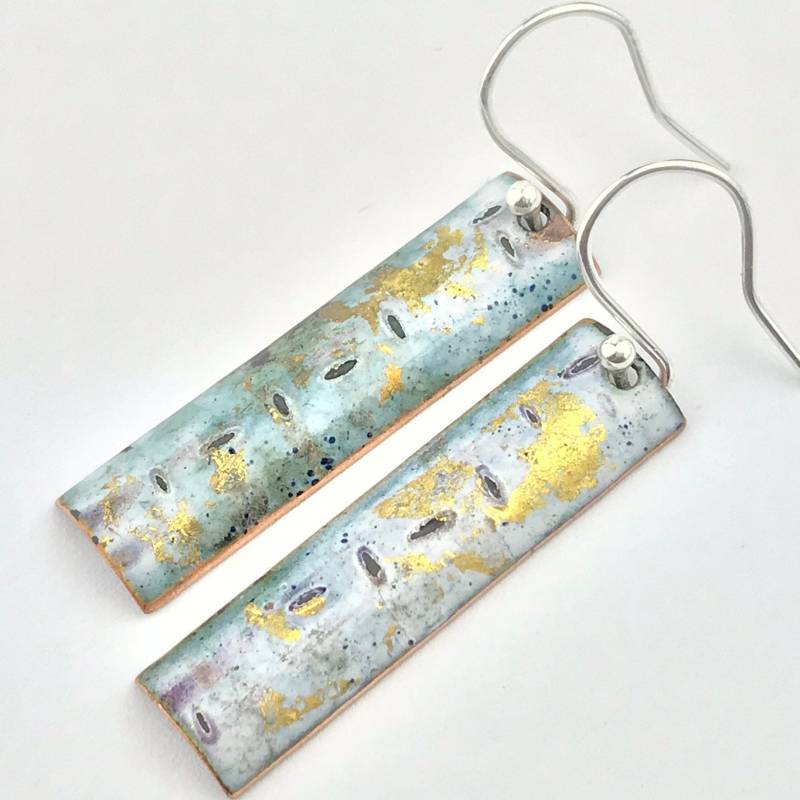 Rechteckige Emaille Ohrringe in Weiß Und Gold von Katiejohnstonmaker