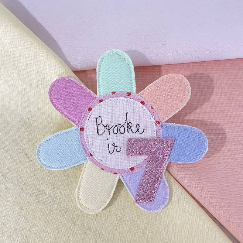 Pastell Blume Personalisierte Geburtstag Rosette von KatiesShed