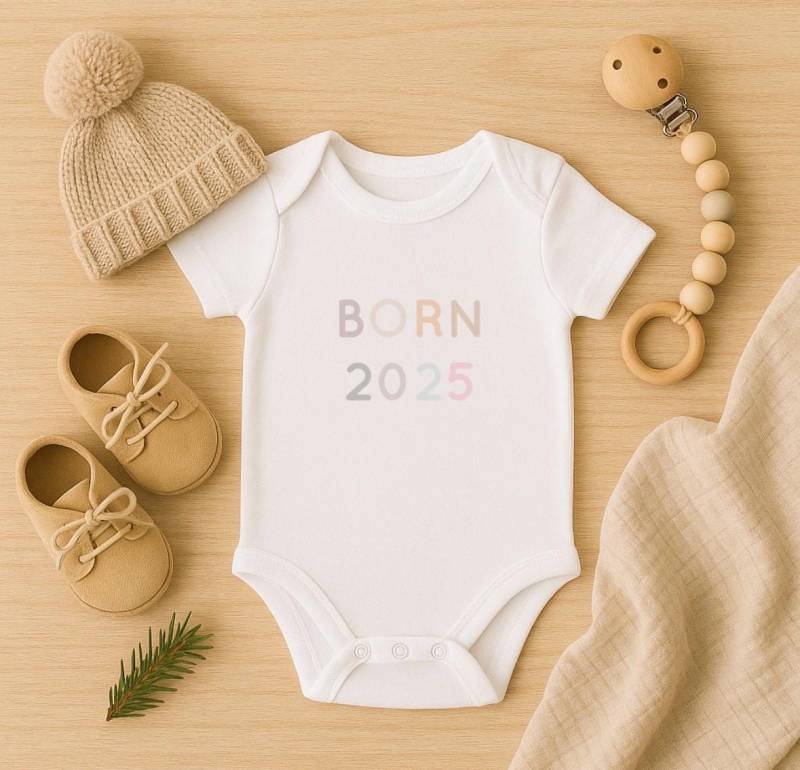 Bügelbild Born 2025 Rosa | Baby Mädchen Junge von Katiskleinewelt