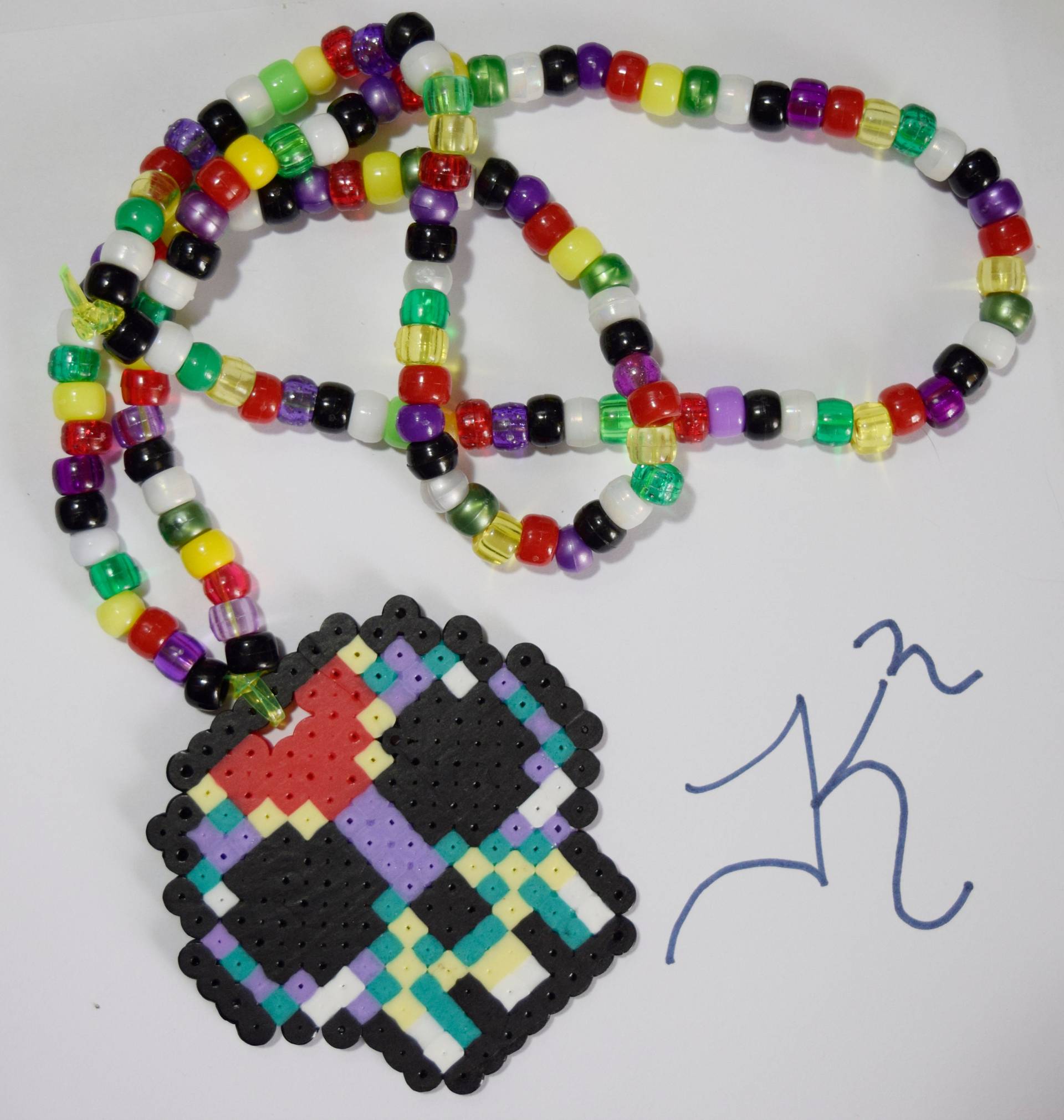 Schädel Charme Kandi Pony Perlenkette Schädel Charme Kandi Pony Perlenkette von KatjasKomponents