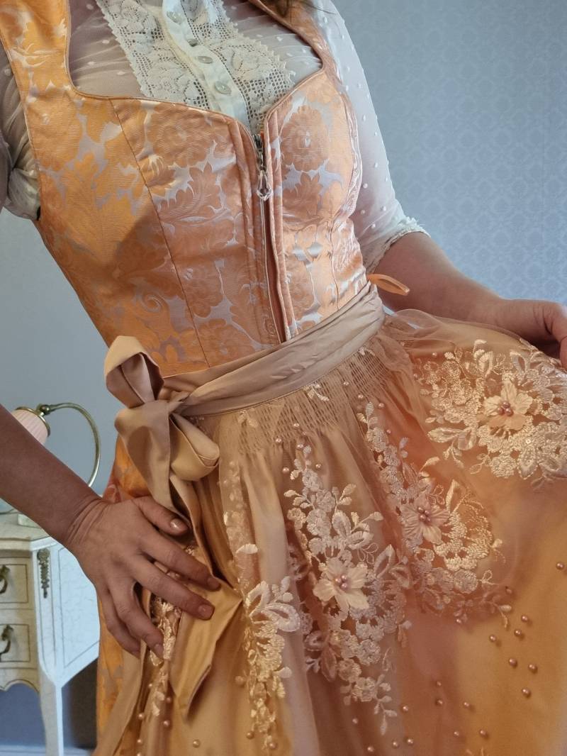 Wunderschönes Dirndl Neu Und Ungetragen Von Stockerpoint Koralle Grösse 36 Wunderschönes Dirndl Neu Und Ungetragen Von Stockerpoint Koralle Grösse 36 von KatjenkaVintage