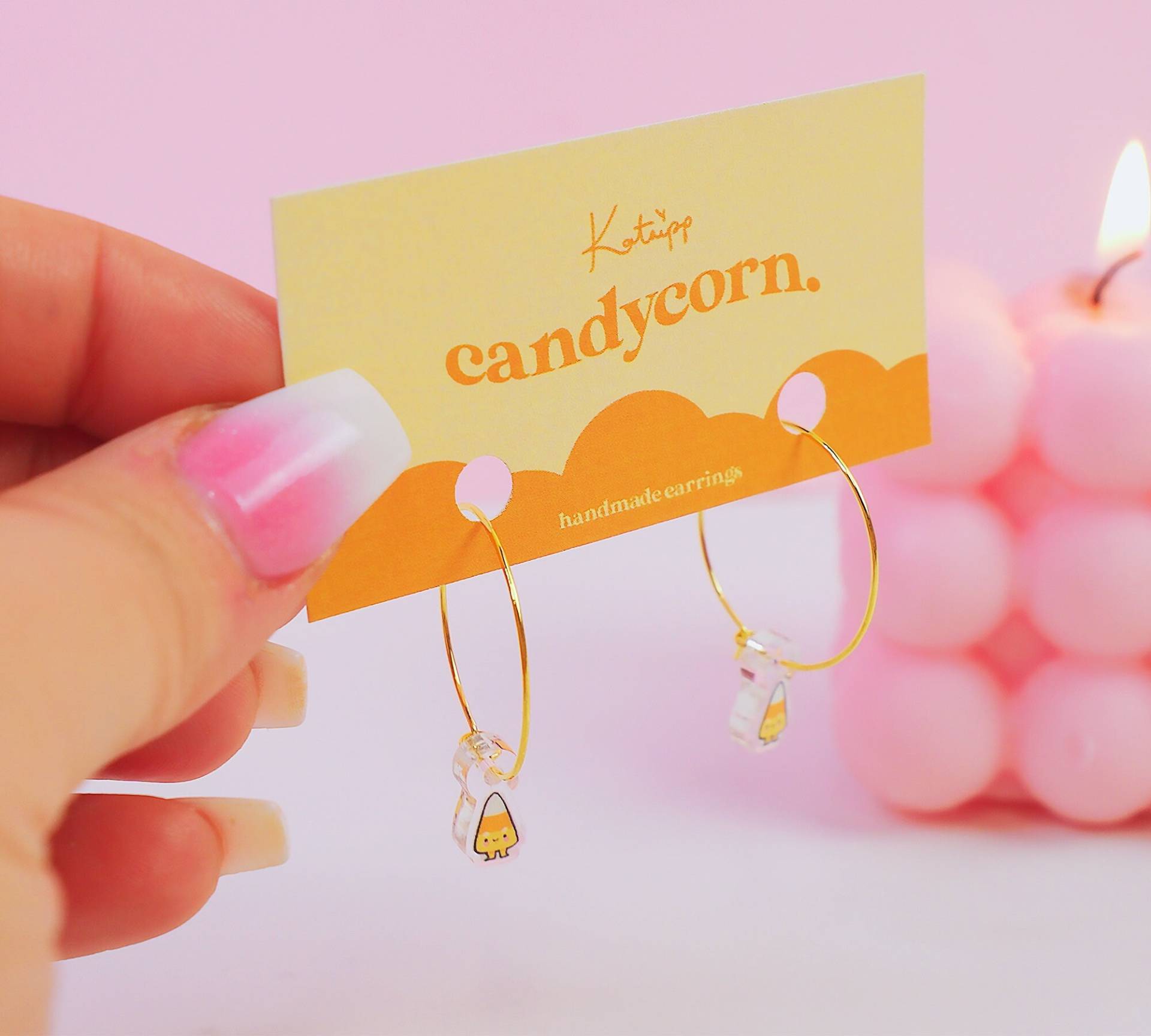 Little Candy Corn Tropfen Ohrringe | Zierliche Acryl Anhänger Süßer Kawaii Schmuck Little Candy Corn Tropfen Ohrringe | Zierliche Acryl Anhänger Süßer Kawaii Schmuck von KatnippStudios