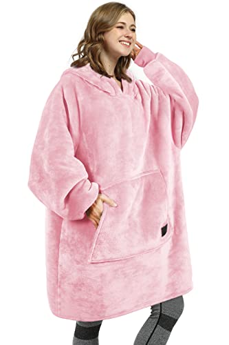 Kato Tirrinia Übergroße Hoodie Decke mit Ärmeln, Tragbare Decke zum Anziehen Damen Deckenpulli, Weiche Flanell Kuschelpulli Ärmeldecke Warme Geschenke Decke für Erwachsene Frauen Herren, Rosa von Kato Tirrinia