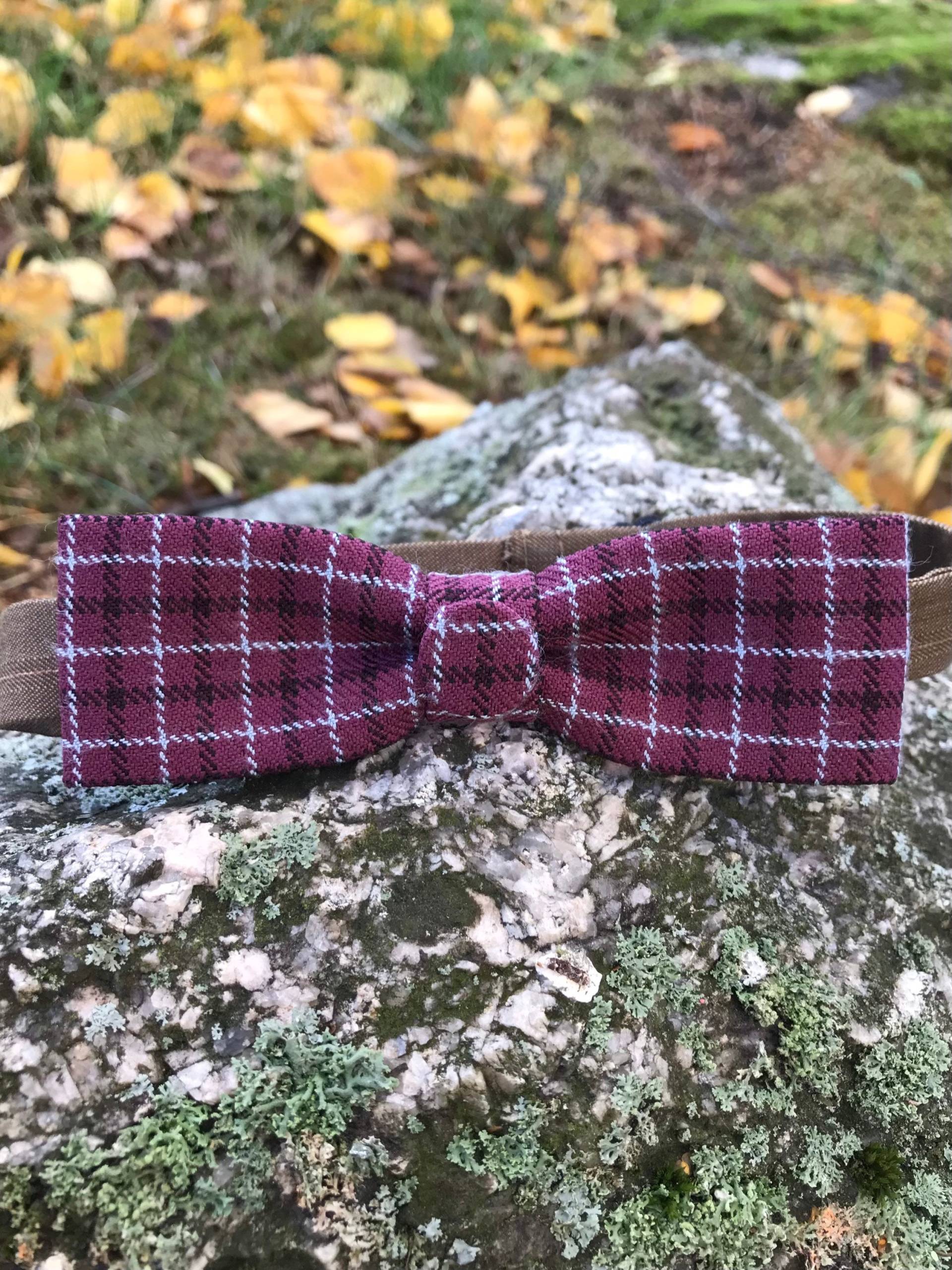 Lila Herren Fliege Mit Knopf Lila Herren Fliege Mit Knopf von KatridesignBoutique
