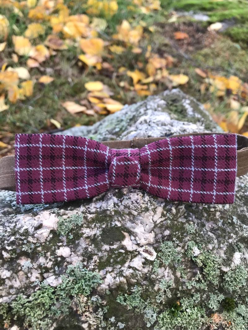 Lila Herren Fliege Mit Knopf Lila Herren Fliege Mit Knopf von KatridesignBoutique
