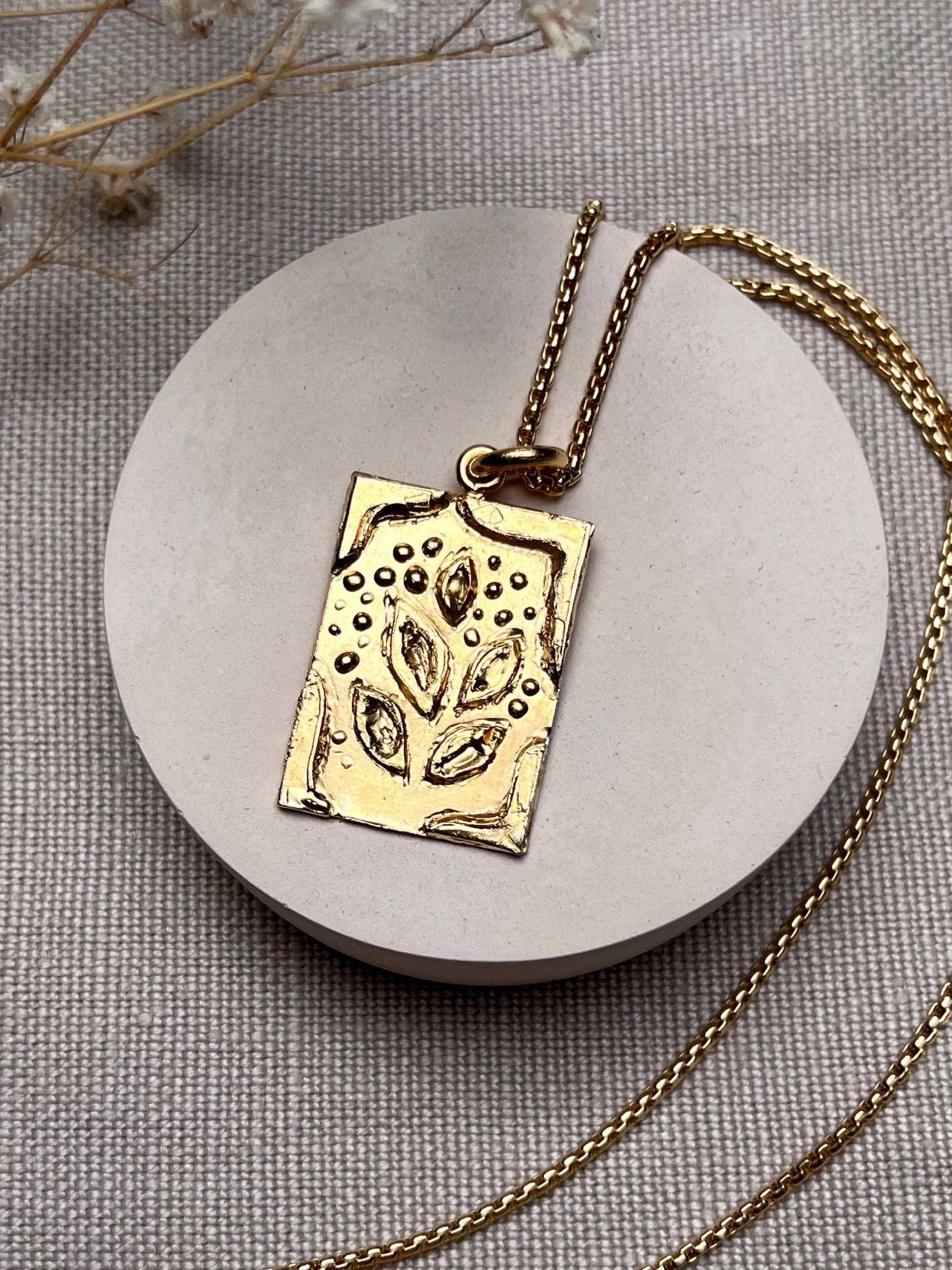 Goldenes Amulett - Rechteckiger Anhänger Mit Ornamenten in 750Er Gelbgold & Silber Handgemacht Unikat Designerschmuck Berlin Goldenes Amulett - Rechteckiger Anhänger Mit Ornamenten in 750Er Gelbgold & Silber Handgemacht Unikat Designerschmuck Berlin von KatrinDussan