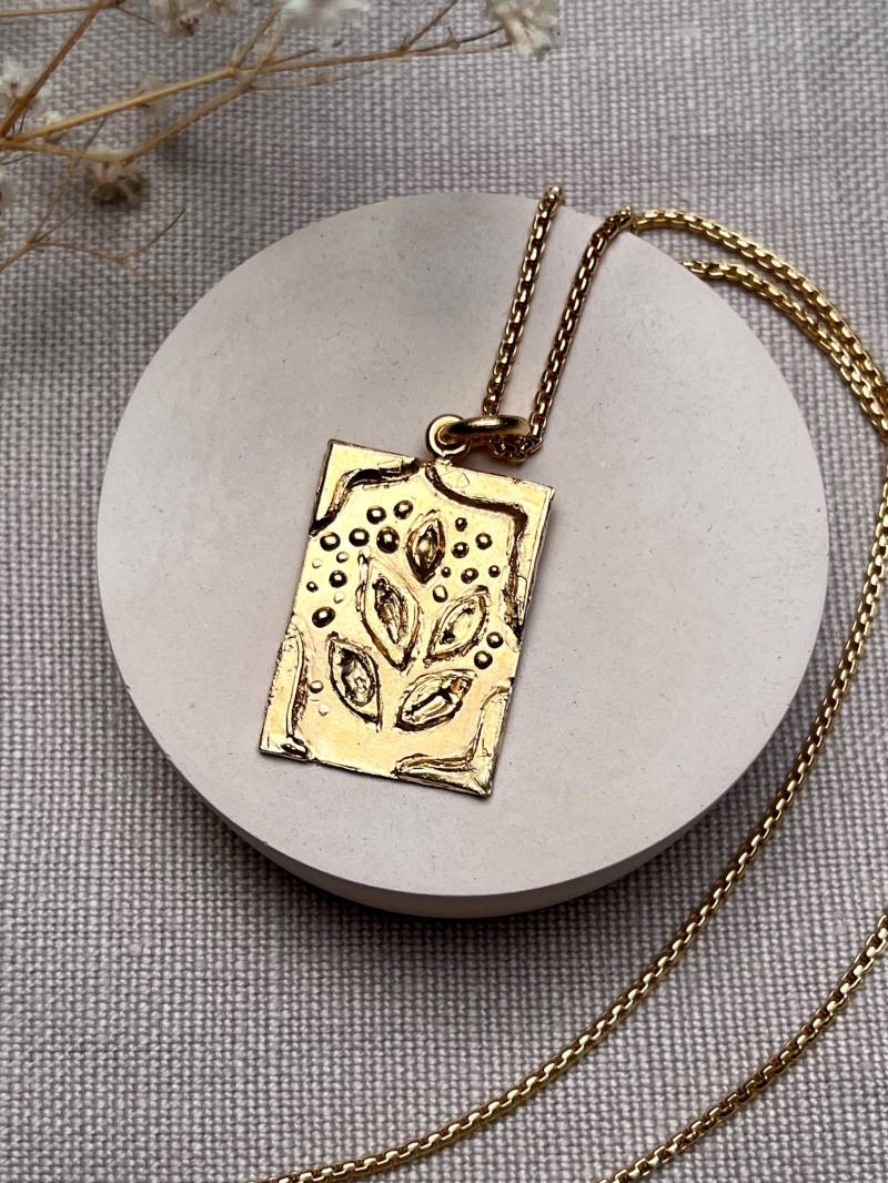 Goldenes Amulett - Rechteckiger Anhänger Mit Ornamenten in 750Er Gelbgold & Silber Handgemacht Unikat Designerschmuck Berlin von KatrinDussan