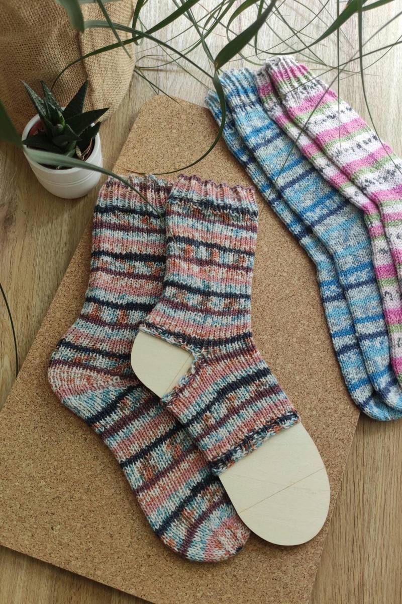 Baumwoll Socken/strümpfe Handgestrickt - Gr. 35-38/ 39-42/ 43-46/ Yoga-Pilates Socken Bunt Gestreift Verschiedene Varianten von KatrinsKraemerladen