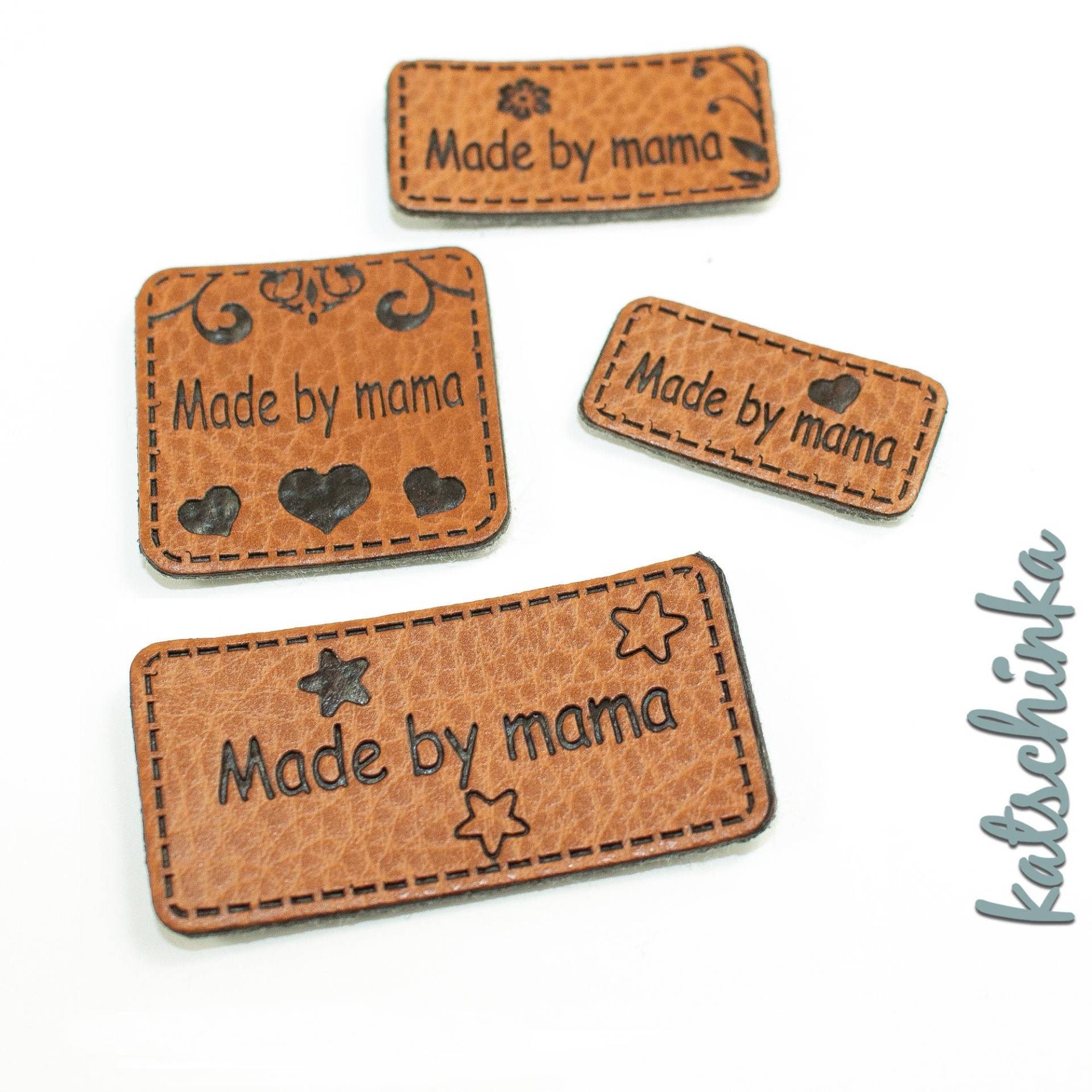 Kunstleder Label - Made By Mama | 4 Stück, Handmade, Etiketten, Kunstleder-Labels, Kleidungsetiketten Kunstleder Label - Made By Mama | 4 Stück, Handmade, Etiketten, Kunstleder-Labels, Kleidungsetiketten von KatschinkaDesign