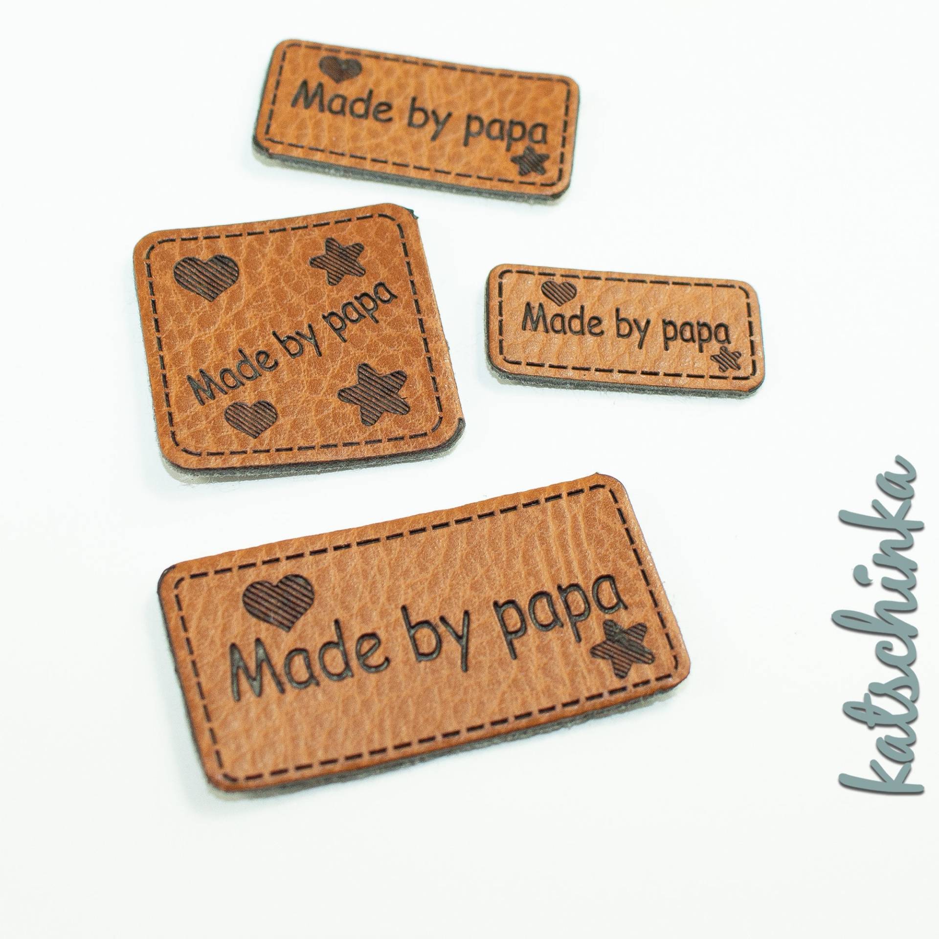 Kunstleder Label - Made By Papa | 4 Stück, Handmade, Etiketten, Kunstleder-Labels, Kleidungsetiketten Kunstleder Label - Made By Papa | 4 Stück, Handmade, Etiketten, Kunstleder-Labels, Kleidungsetiketten von KatschinkaDesign