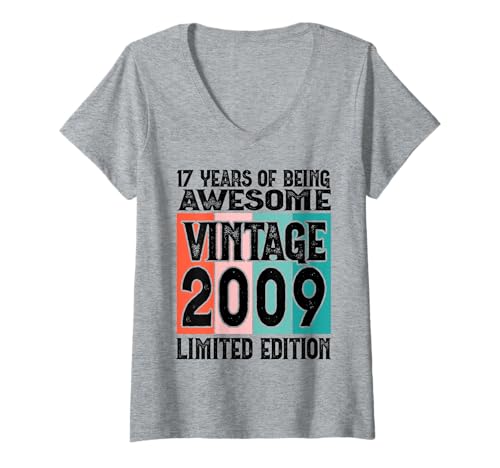 Damen Legendär seit 2009 Limited Edition 17 Geburtstag T-Shirt mit V-Ausschnitt von Kattos - Birthday Vintage Born 2009 Version 2026