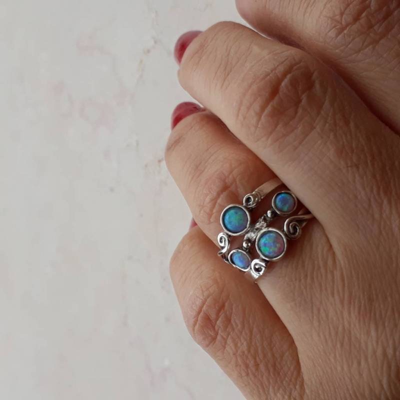 Blauer Opalring Aus 925Er Silber Handgefertigtes Edelsteinband von Kattyoosh