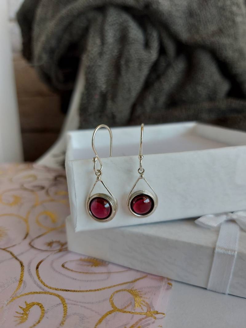 Granat Sterling Silber Ohrringe Tropfenförmiger Januar Geburtsstein von Kattyoosh