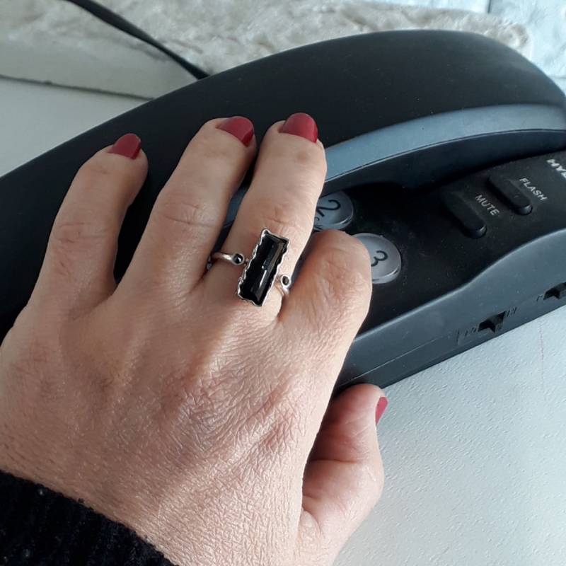 Schwarzer Onyx-Rechteck-sterlingsilber-Ring Zierlicher Edelstein-Ring von Kattyoosh