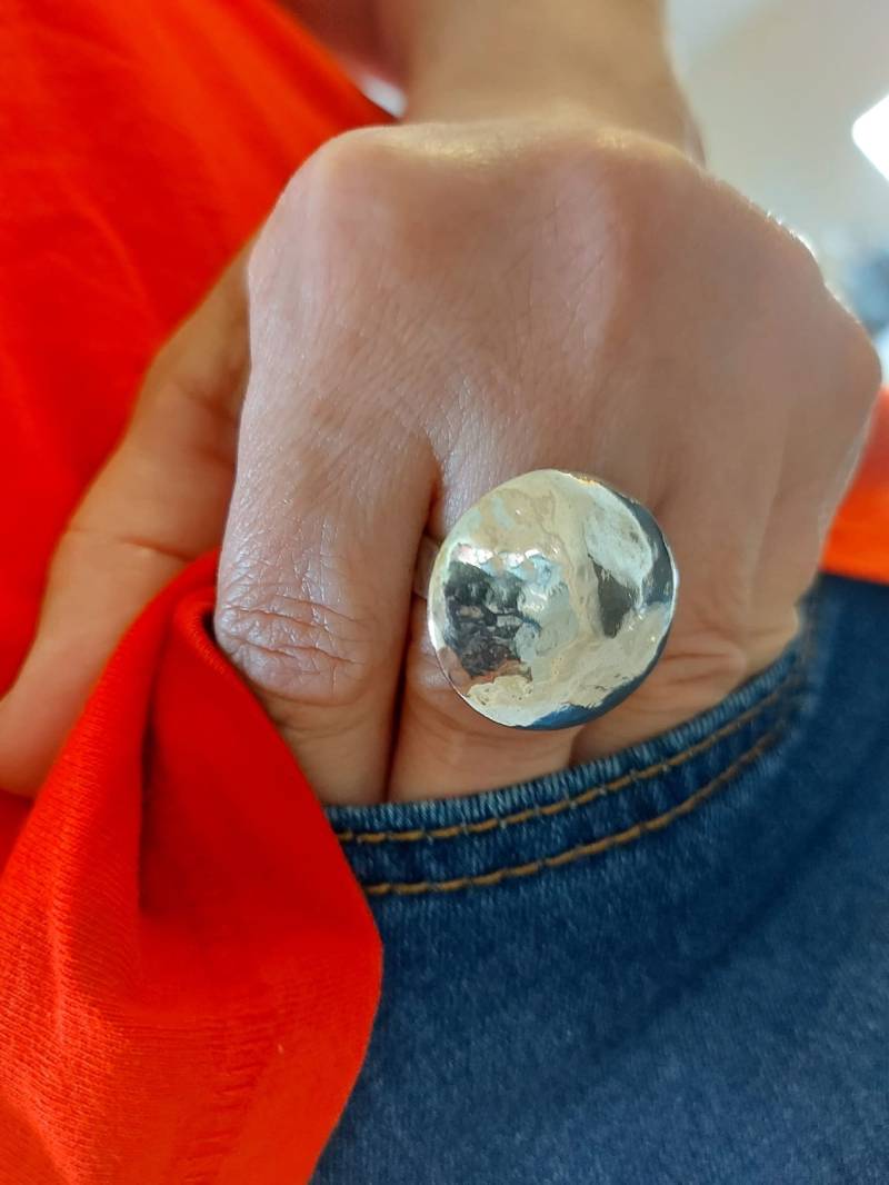 Sterling Silber Dome Ring Handgemachter Statement Schmuck von Kattyoosh