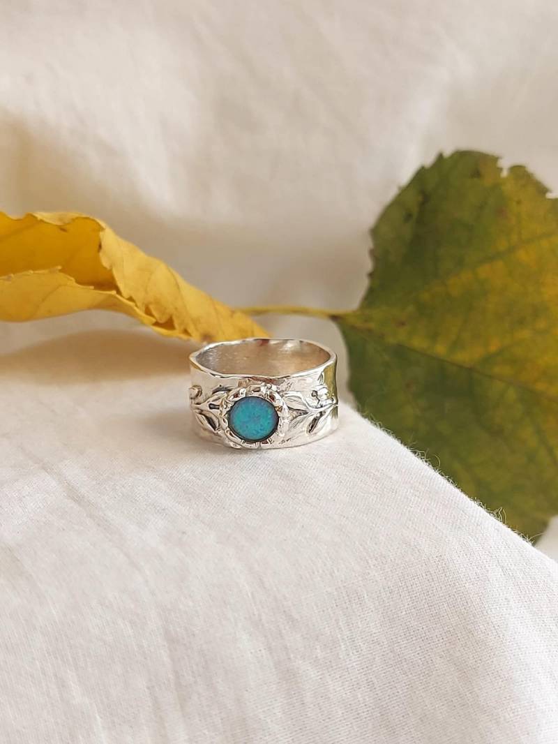 Sterling Silber Opal Statement Ring Breites Band Blätter Design von Kattyoosh