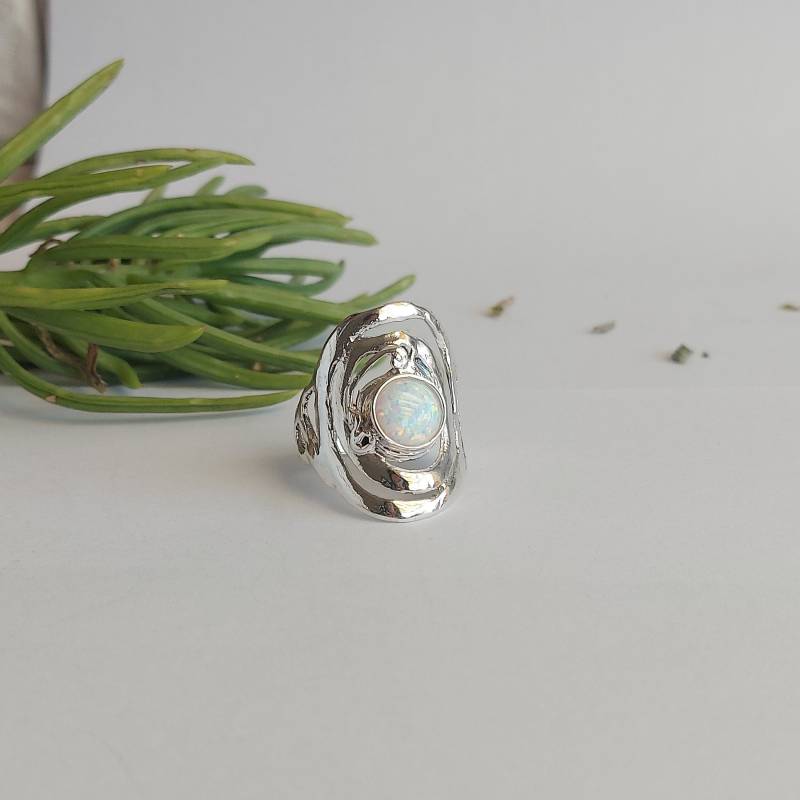 Weißer Opal Sterling Silber Ring Einzigartiges Schmuckdesign von Kattyoosh