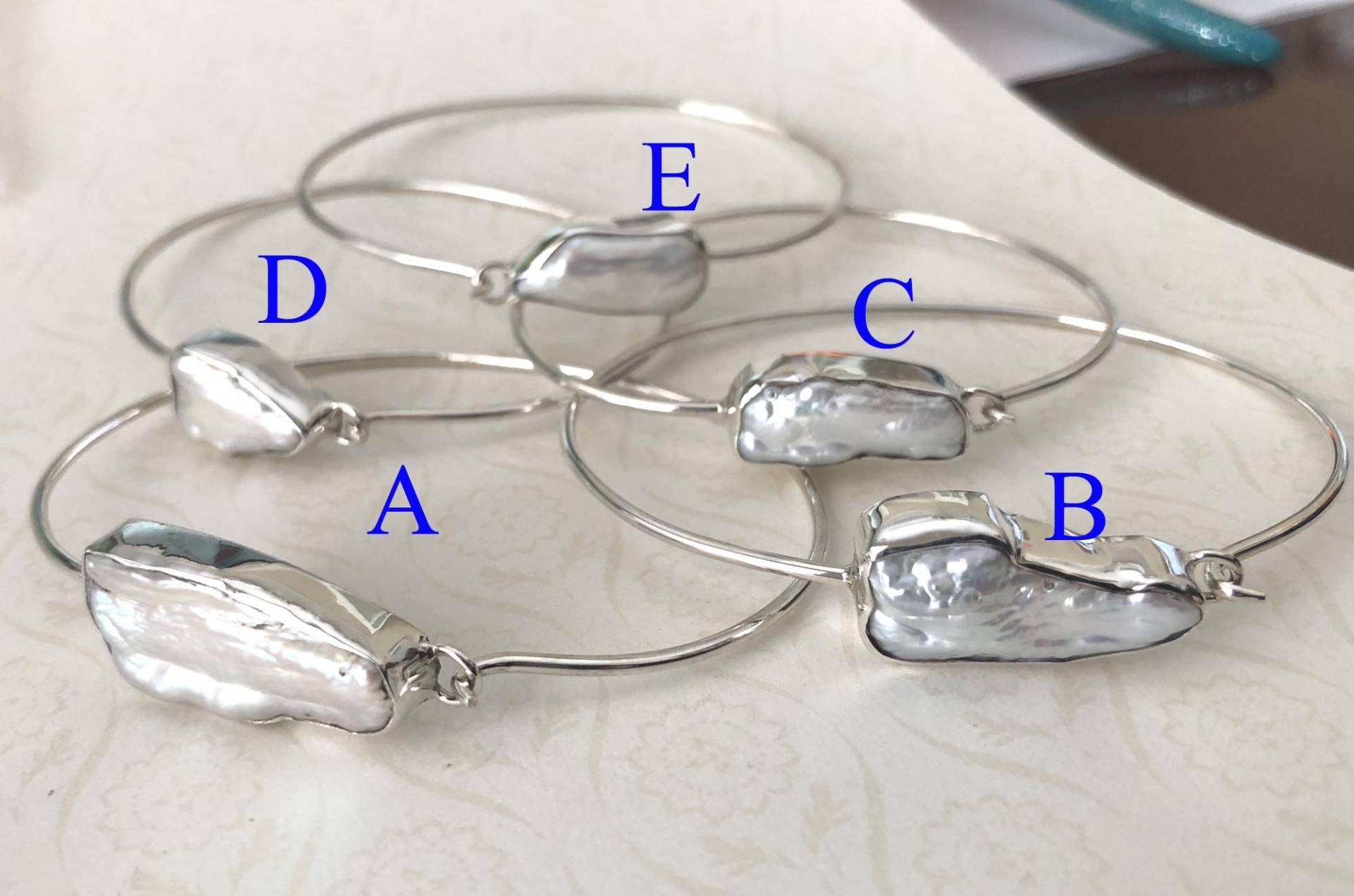 Cremeweiße Natürliche Süßwasserperlen Lünette Sterling Silber Armreif Br23 von Katybeads