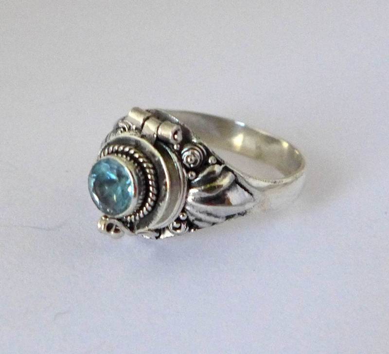 Himmel Blau Topas Kleine Gift Ring Bali Sterling Silber Medaillon Dezember Oder Sub März Geburtsstein Ar11 von Katybeads