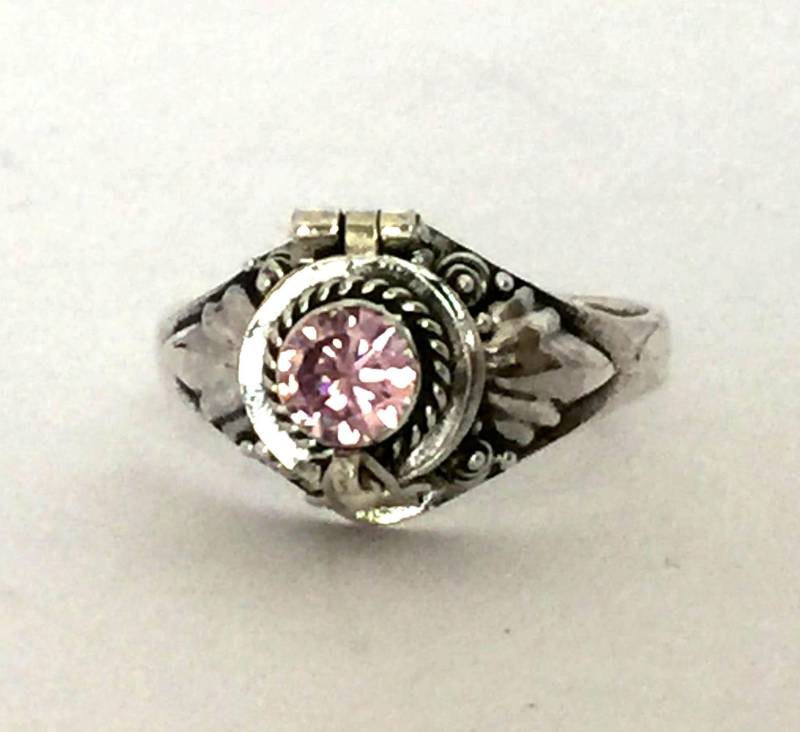 Kleine Gift Ring Bali Sterling Silber Medaillon Mit Rosa Quarz Oktober Geburtsstein Größe 5 - 13 Ar11 von Katybeads