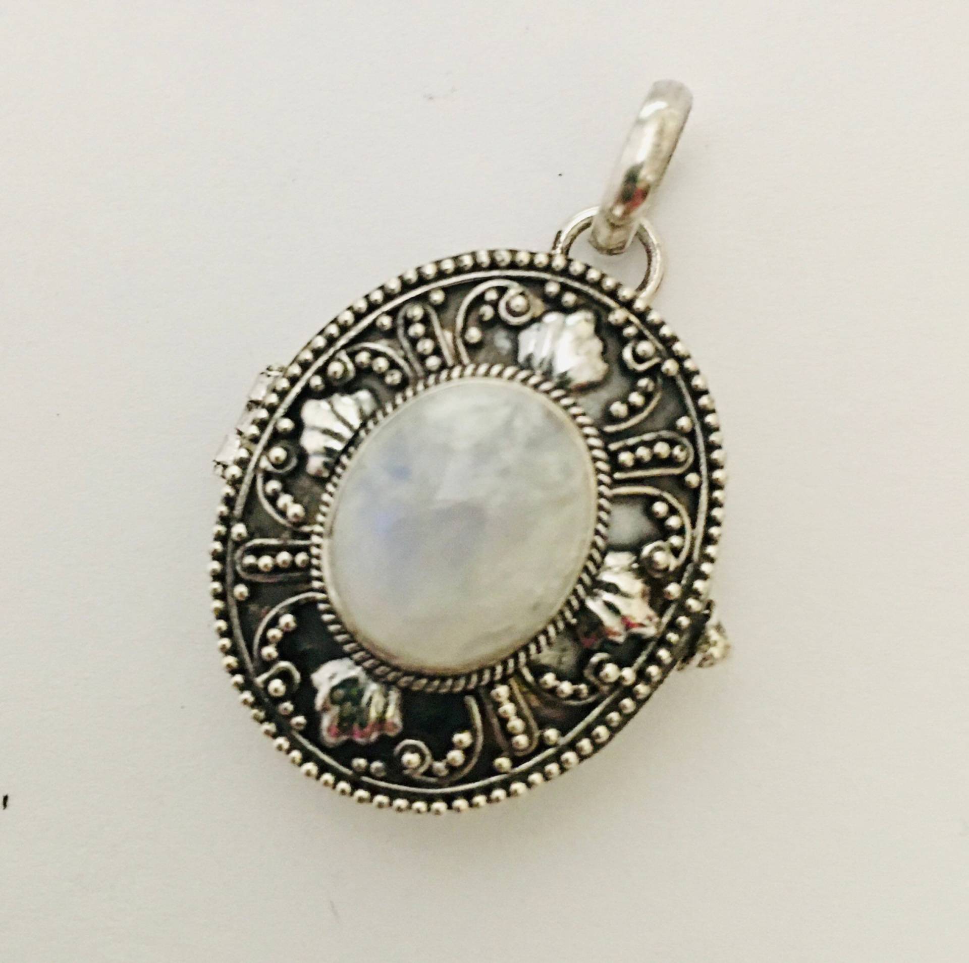 Mondstein Juni Birthstone Oval Drop Medaillon Anhänger Bali Sterling Silber Andenken Kette Halskette Pl33 von Katybeads