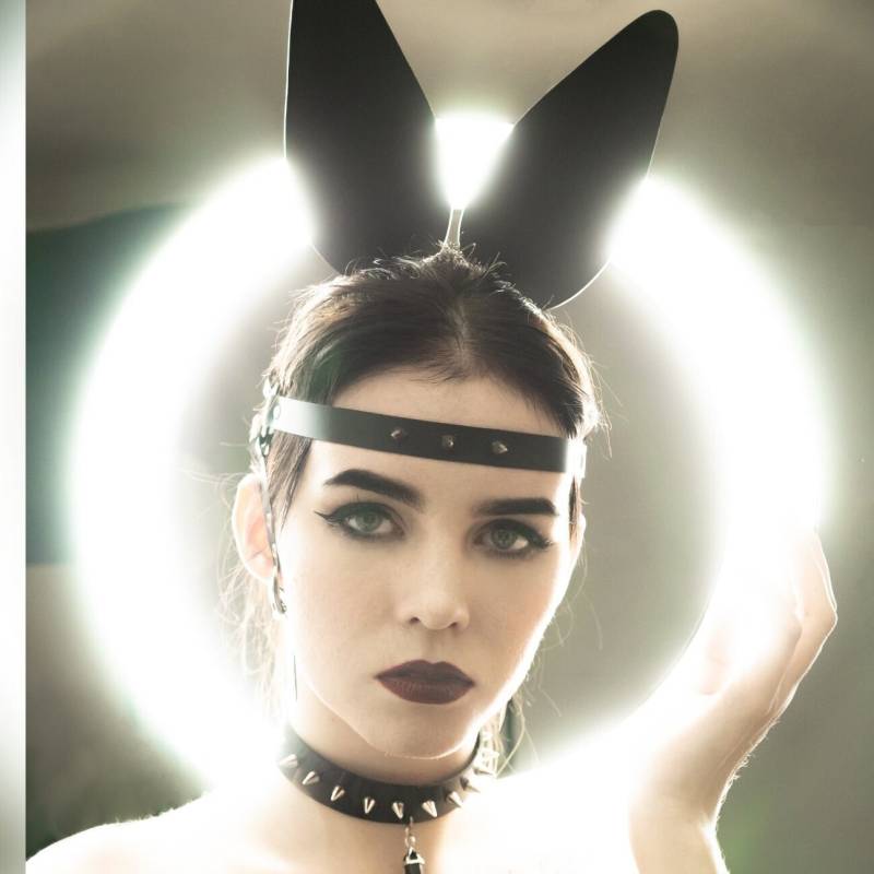 Neat Bunny - Schwarzes Kaninchen Kopfgeschirr von KatzLittleFactory