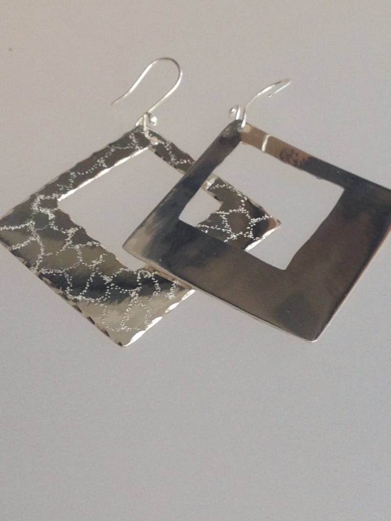 Geätzte Große Diamant-Form-sterlingsilber-Ohrringe Geätzte Große Diamant-Form-sterlingsilber-Ohrringe von Katzmagik