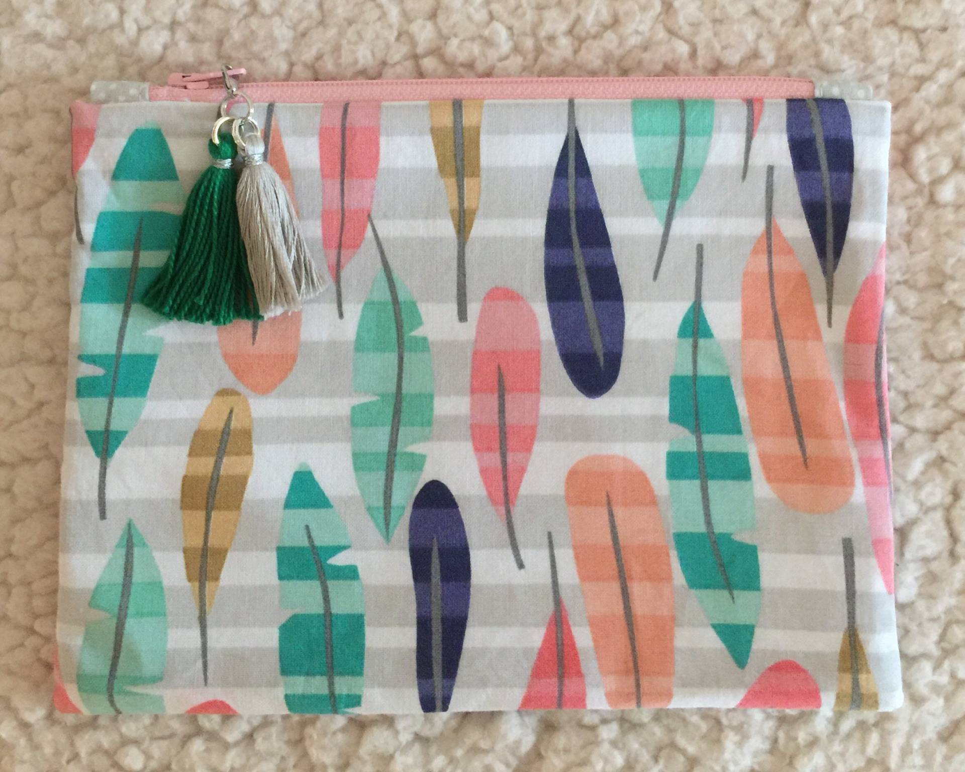Pastell Sommer Federn Tasche Federmäppchen, Make-Up Tasche, Kartenhalter von Kawaeek