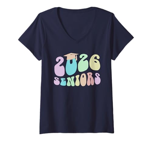 Damen Jahrbuch „Retro Class of 2026 Seniors Almost There“, 12 Jahre T-Shirt mit V-Ausschnitt Damen Jahrbuch „Retro Class of 2026 Seniors Almost There“, 12 Jahre T-Shirt mit V-Ausschnitt von Kawaii We Run School Party Team Senior Final Level