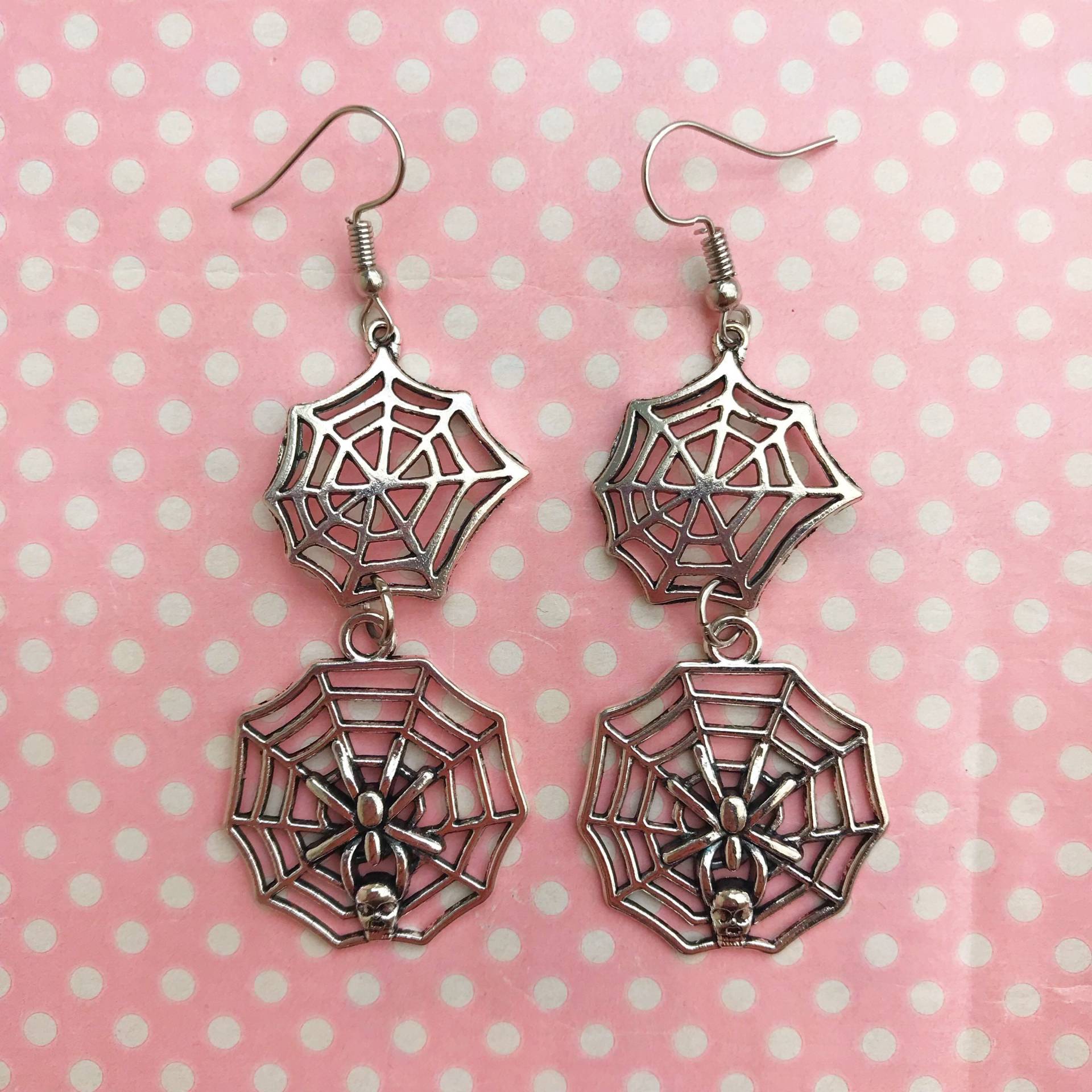 Gruselige Spider Web Ohrringe Haken Stud Oder Clip Auf Gruselige Spider Web Ohrringe Haken Stud Oder Clip Auf von KawaiiKave