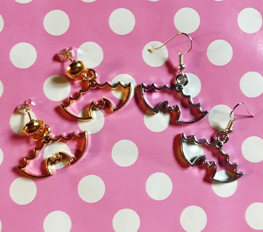 Niedliche Hängende Fledermaus Ring Ohrringe in Gold Oder Silber Hakenstecker Clip On Niedliche Hängende Fledermaus Ring Ohrringe in Gold Oder Silber Hakenstecker Clip On von KawaiiKave