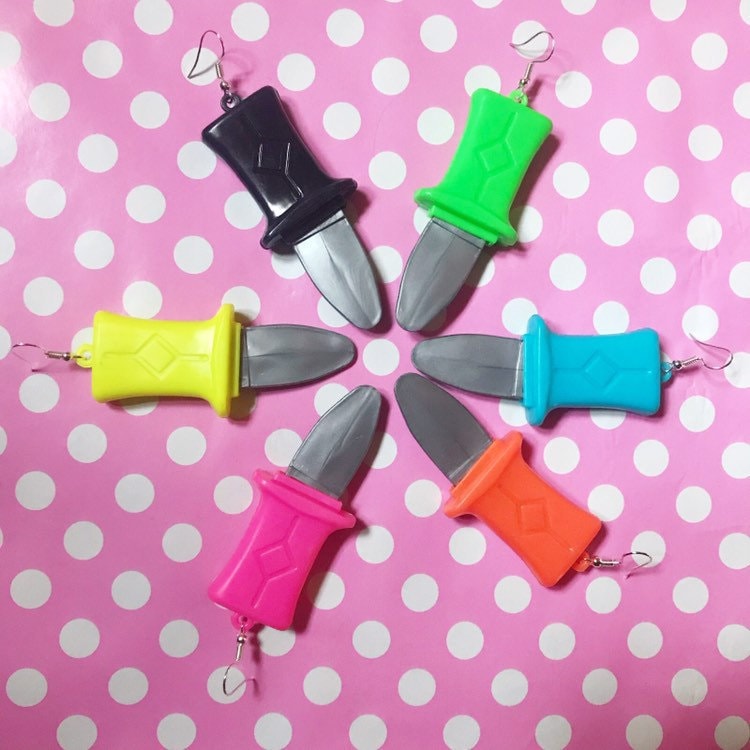 Versenkbare Messerohrringe Mit Haken Oder Clip in Rosa Schwarz Gelb Orange Grün Blau Versenkbare Messerohrringe Mit Haken Oder Clip in Rosa Schwarz Gelb Orange Grün Blau von KawaiiKave