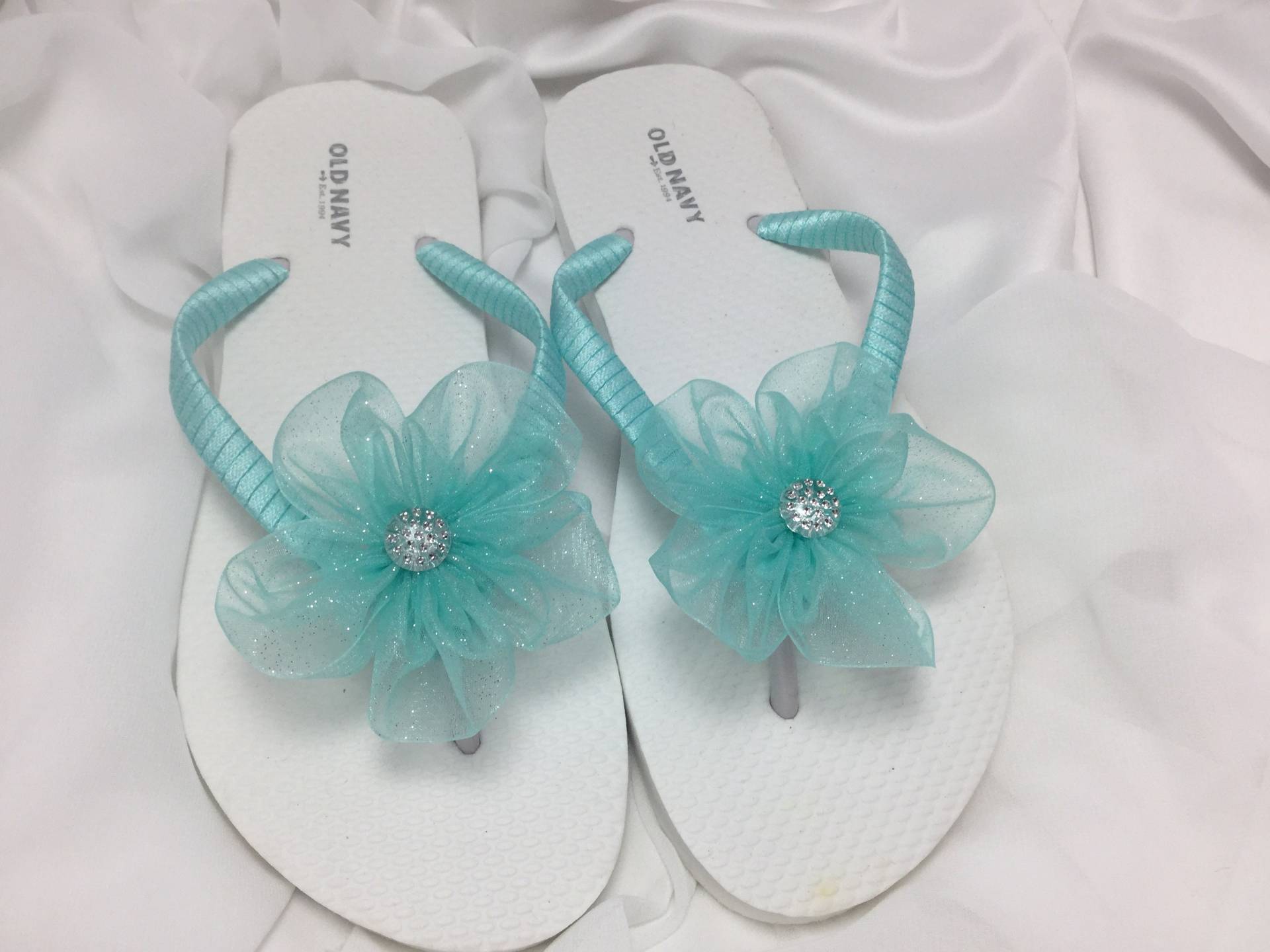 Aqua Braut Flip Flops, Organza Blume Hochzeit Sandalen, Flop, Weiße Geschenk Party Aqua Braut Flip Flops, Organza Blume Hochzeit Sandalen, Flop, Weiße Geschenk Party von KayKaysBridal