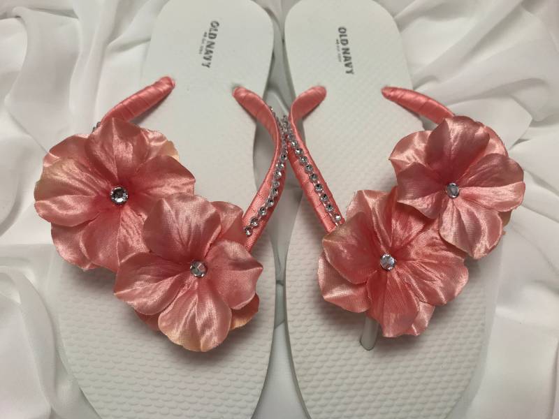 Koralle Braut Strassblume Flip Flops, Strass Sandalen, Weiß Flip-Flops, Hochzeit Strand Sandalen von KayKaysBridal