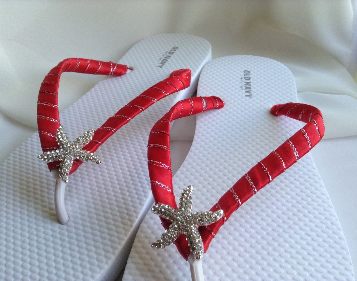 Rote Und Silber Seestern Braut Flip Flops, Sandalen, Brautjungfer Hochzeit Flops Rote Und Silber Seestern Braut Flip Flops, Sandalen, Brautjungfer Hochzeit Flops von KayKaysBridal