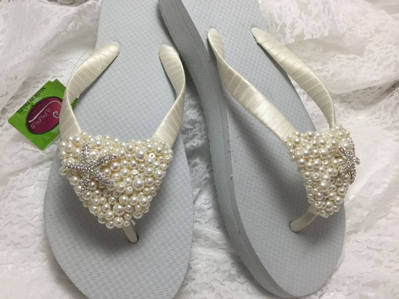 Seestern Mit Perlen Braut Keil Flip Flops, Elfenbein Hochzeit Sandalen, Strand Flops Seestern Mit Perlen Braut Keil Flip Flops, Elfenbein Hochzeit Sandalen, Strand Flops von KayKaysBridal