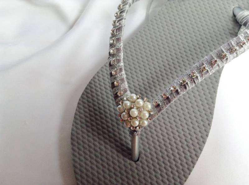 Silber Braut Strass Flip-Flop, Sandalen, Strand Hochzeit Flip Flops Silber Braut Strass Flip-Flop, Sandalen, Strand Hochzeit Flip Flops von KayKaysBridal
