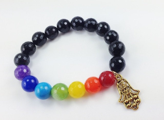 7 Chakra Heilung, Stretch Perlen Weiss, Schwarz Achat Yoga Armband Hamsa Charme von KayKaysDesigns
