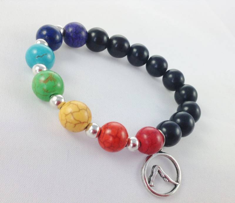 7 Chakra Heilung Stretch Glasperlen Schwarz Howlith Hund Nach Unten Yoga Armband von KayKaysDesigns