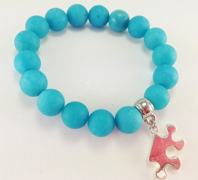 Autism Awareness Blau Jade Stretch Perlen Armband von KayKaysDesigns