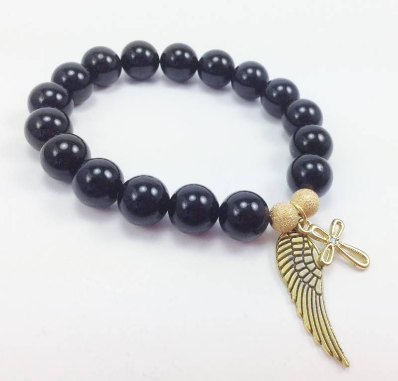 Black Onyx Angel Wing Und Kreuz Charm Perlen Stretch Armband von KayKaysDesigns