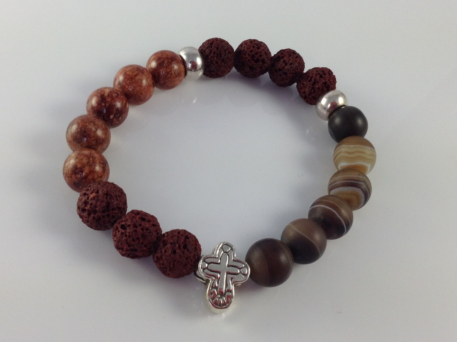 Braun Gestreift Agate Cross Strecken Perlen Armband, Yoga-Armband, Schutz-Armband Geschenk Unter 20 von KayKaysDesigns