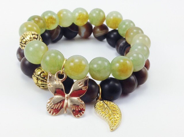 Braun Gestreift Und Green Mountain Jade Perlen Stretch Armband Schmetterling Charm Aset 2 von KayKaysDesigns