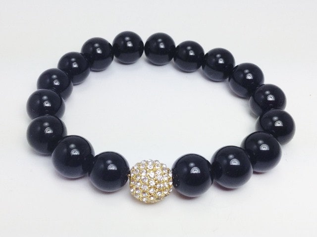 Damen Black Onyx Armband Mit Goldenem Metall Perlen Spacer Stretch Mother's Day Geschenk Zu Ebnen von KayKaysDesigns