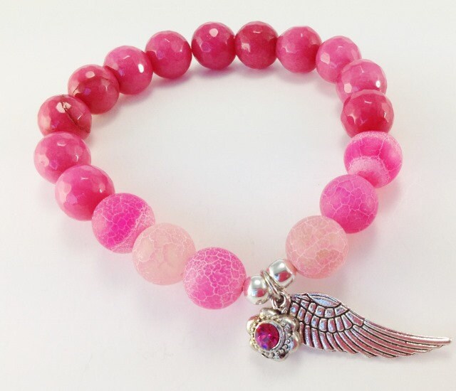 Engel Flügel Rosa Jade Und Rissige Achat Beade Stretch Armband von KayKaysDesigns