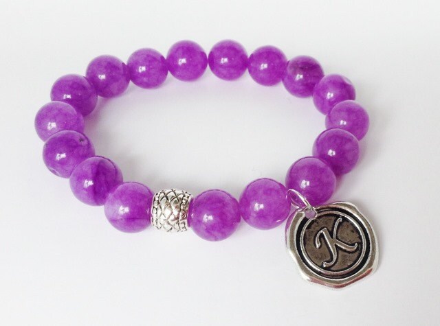 Erste Siegel Lila Jade Perlen Stretch Armband von KayKaysDesigns